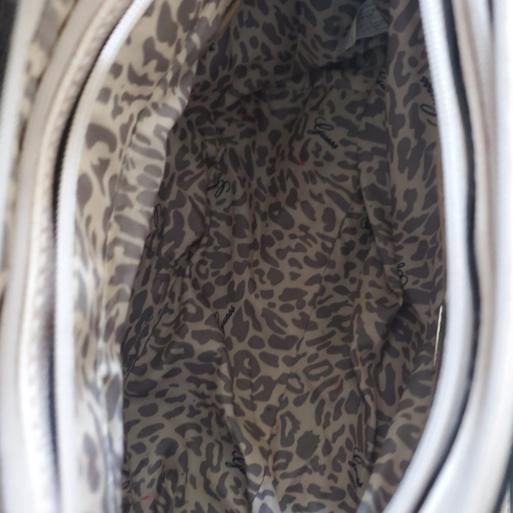Guess - Picture 10 of 16